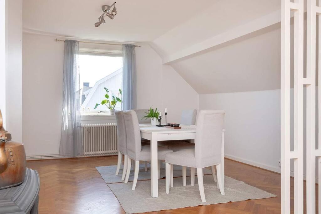 White & Bright Room In A Shared Apartment Göteborg Kültér fotó