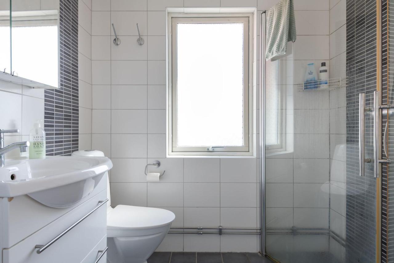 White & Bright Room In A Shared Apartment Göteborg Kültér fotó