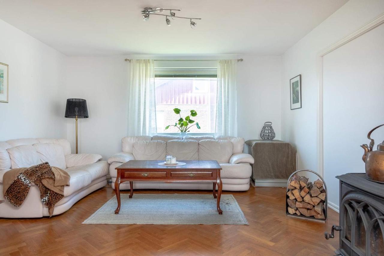 White & Bright Room In A Shared Apartment Göteborg Kültér fotó